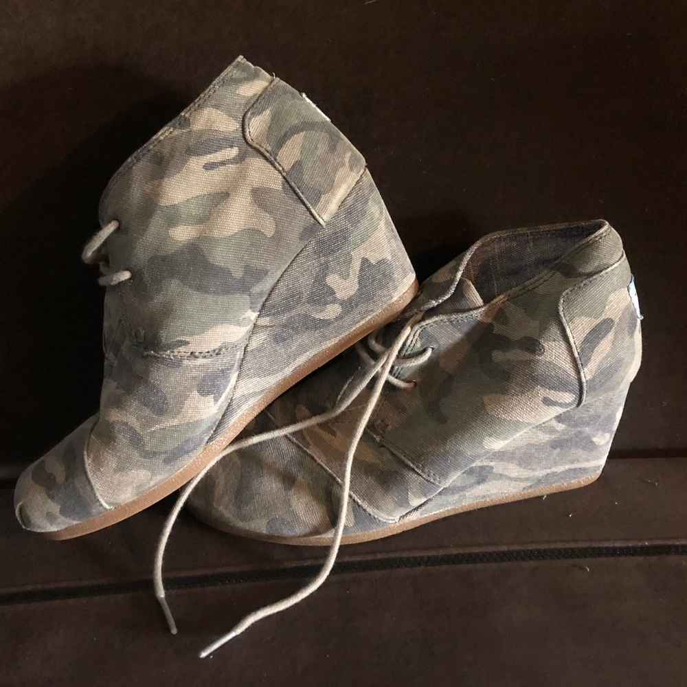 Toms Camouflage Wedge Shoes